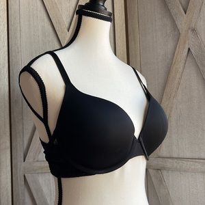 Victorias secret T-shirt push-up full coverage bra, lace design. Sz 34 D